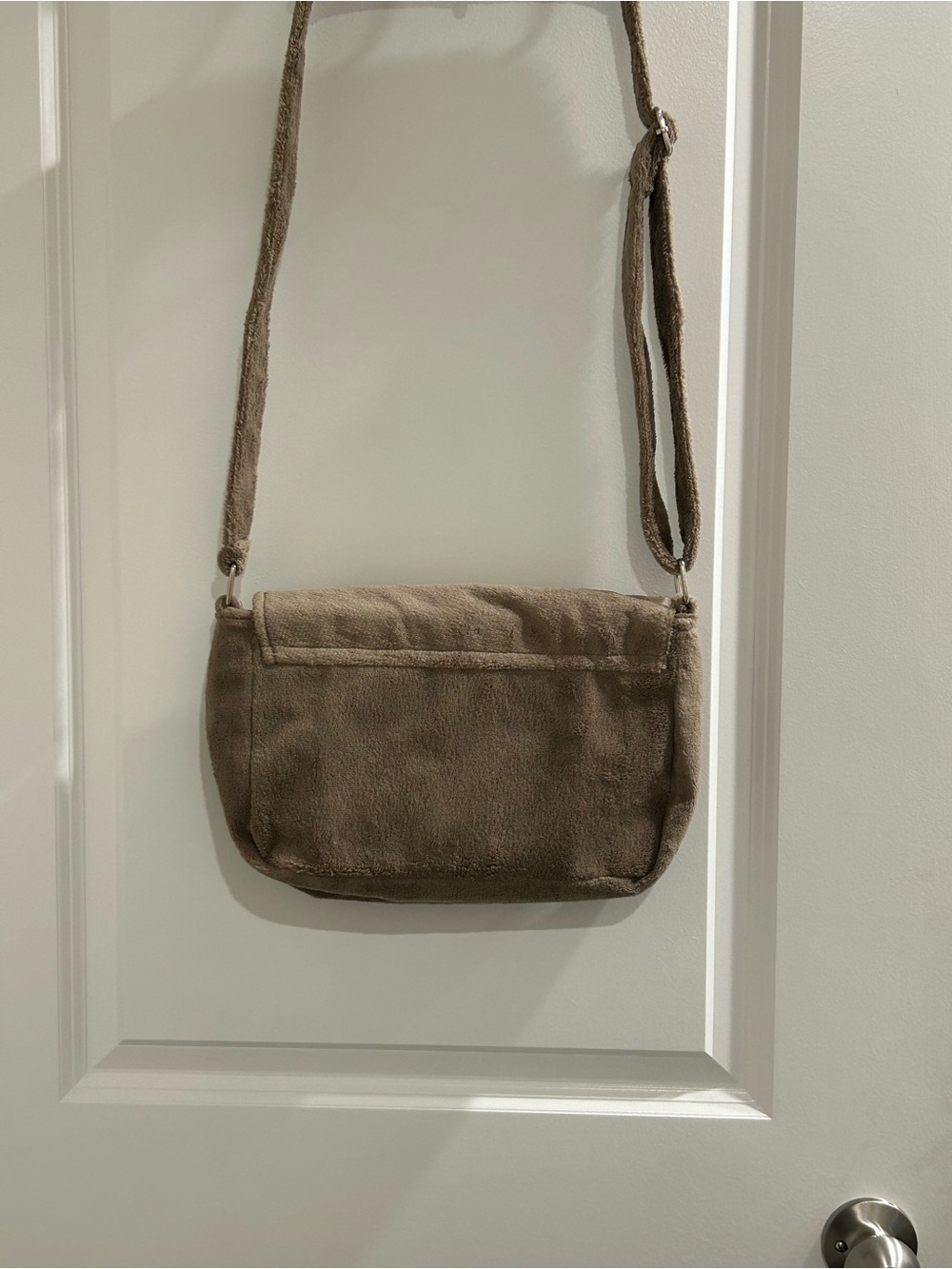 Chanel Women Bags Taupe Shoulder Bag with White CC Logo VIP GWP - Picture 6 of 10